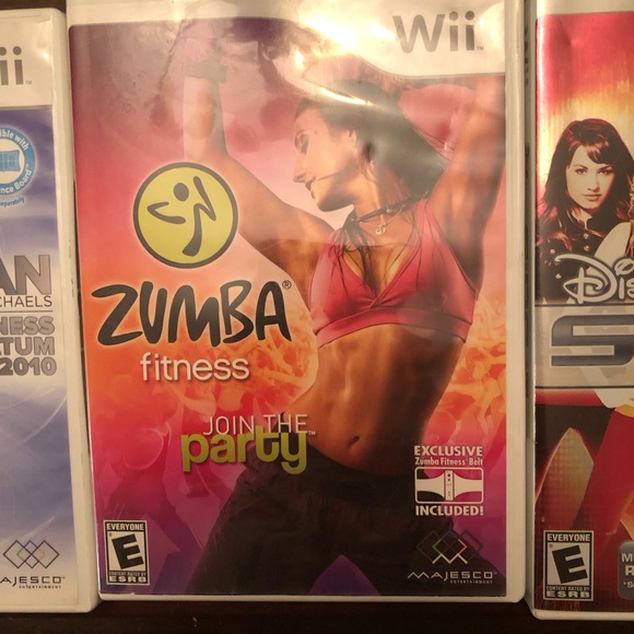 Nintendo Wii Console with White Controllers and Games - NO CORDS - UNTESTED - Picture 4 of 11